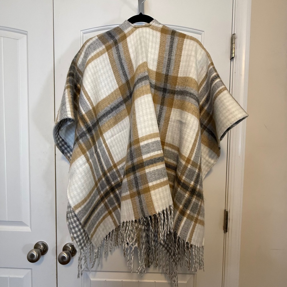 Chicos Reversible Plaid Houndstooth Shawl Cape Poncho Wrap Fringe Tan Grey OS - Picture 3 of 10